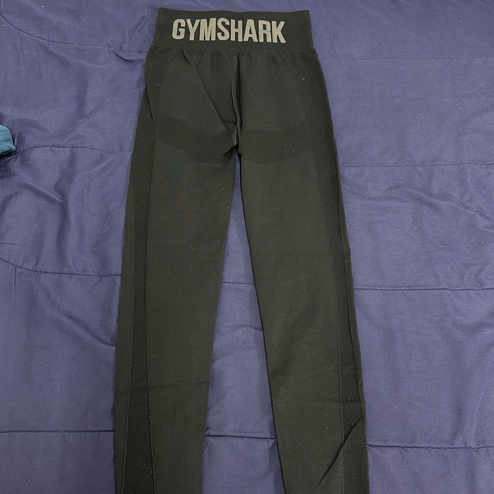 Black gym shark leggings